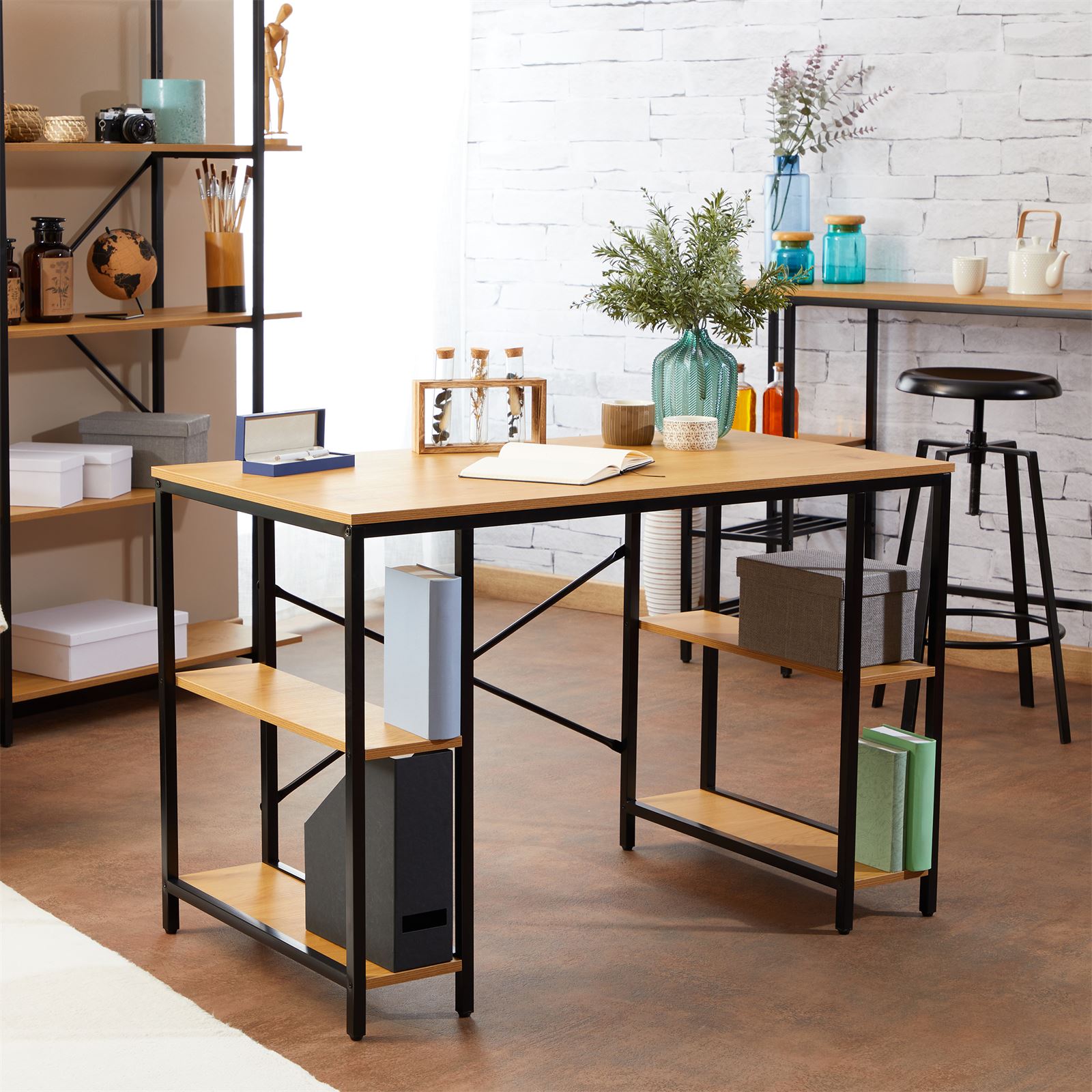 Schreibtisch im Industrial Stil aus Metall in schwarz und MDF Holz mit 4 Ablagen