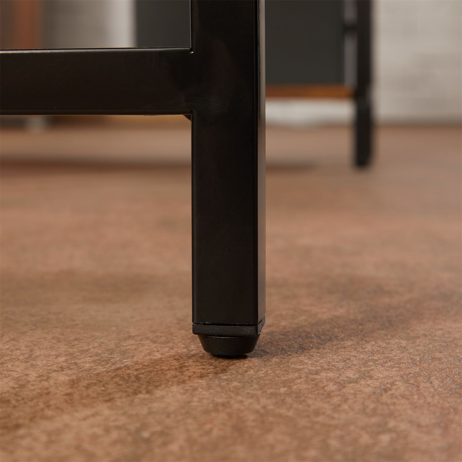 Schreibtisch im Industrial Stil aus Metall und MDF in Holzoptik mit 2 Fächern